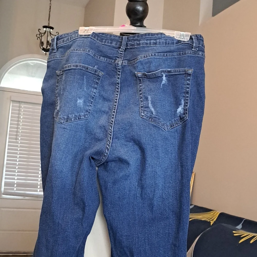 DISTRESSED JEANS - Picture 4 of 7